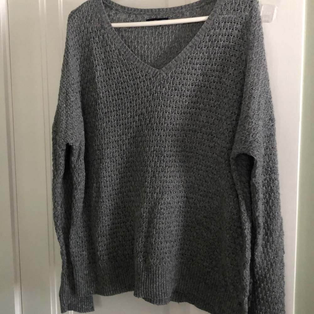 American Eagle v neck sweater